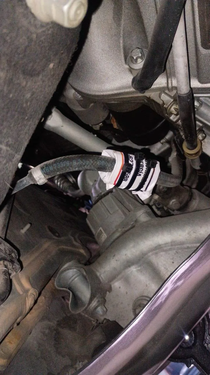 Detalle en compartimiento de motor